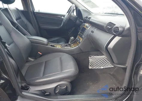 2007 Mercedes-Benz C 230 Sport z USA, uszkodzony, nr VIN WDBRF52H07A948326